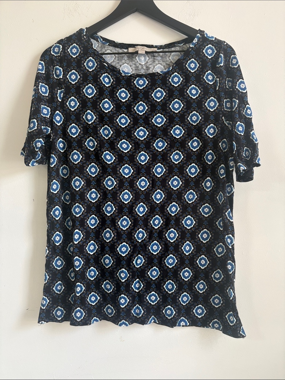 Loft Fashion Black Short-Sleeve Tee with Blue and White Medallion Pattern